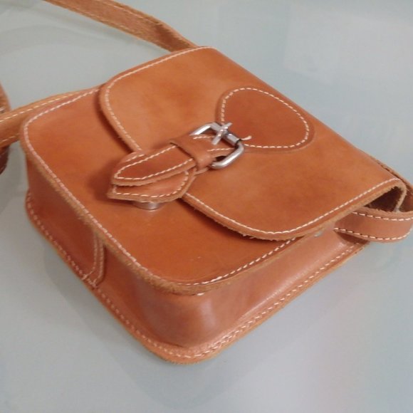 Small Square Tan Leather Purse - Sturdy Quality! - Picture 3 of 10